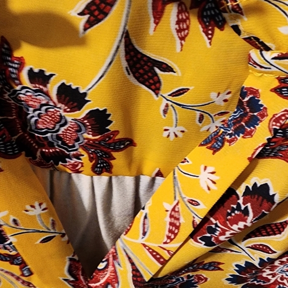 - Gold Floral Relaxed Sleeveless Blouse - L - Picture 4 of 5